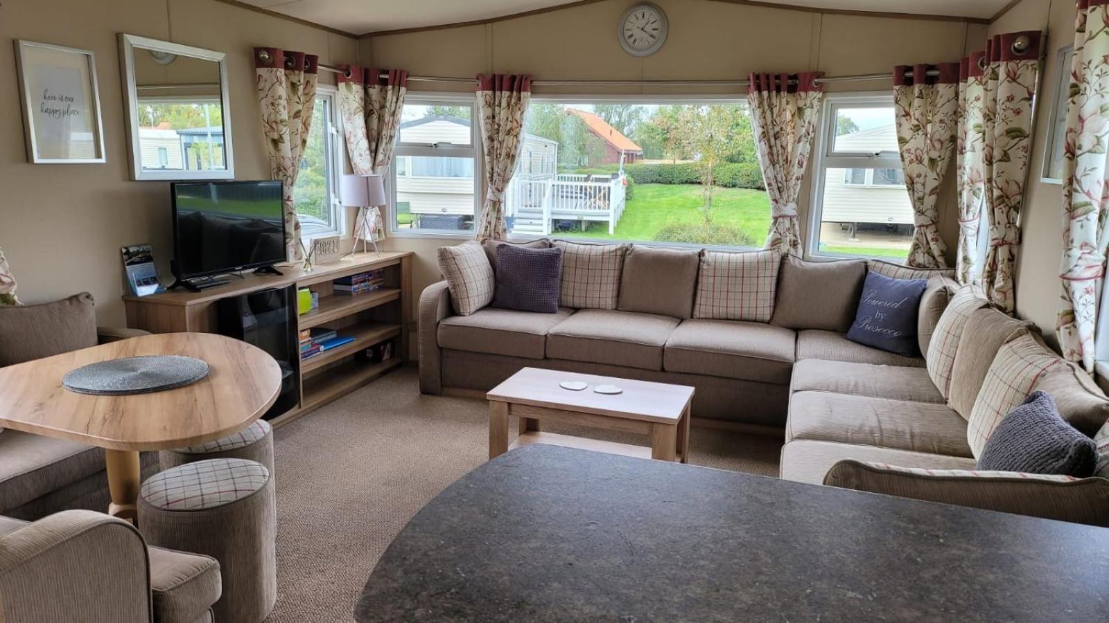 Tattershall Lakes Kingfisher Caravan 8 Berth With Hot Tub & Wifi Zewnętrze zdjęcie
