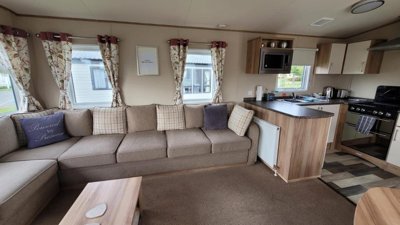 Tattershall Lakes Kingfisher Caravan 8 Berth With Hot Tub & Wifi Zewnętrze zdjęcie