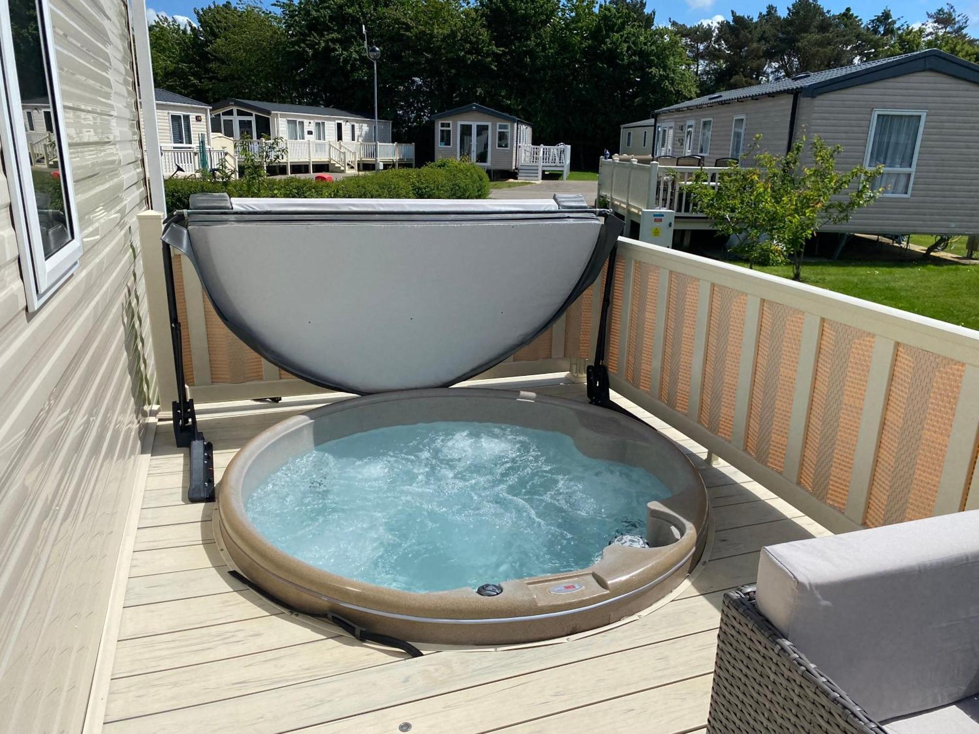 Tattershall Lakes Kingfisher Caravan 8 Berth With Hot Tub & Wifi Zewnętrze zdjęcie
